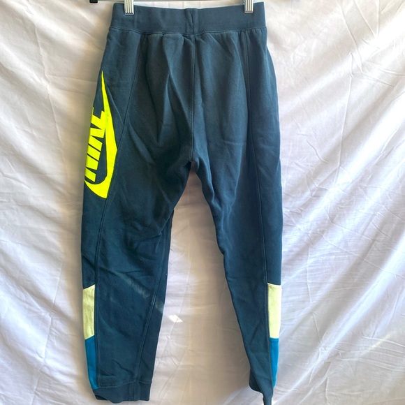 Nike. Turquoise blue sweatpants. Slightly worn. Excellent condition. No flaws - Picture 2 of 2